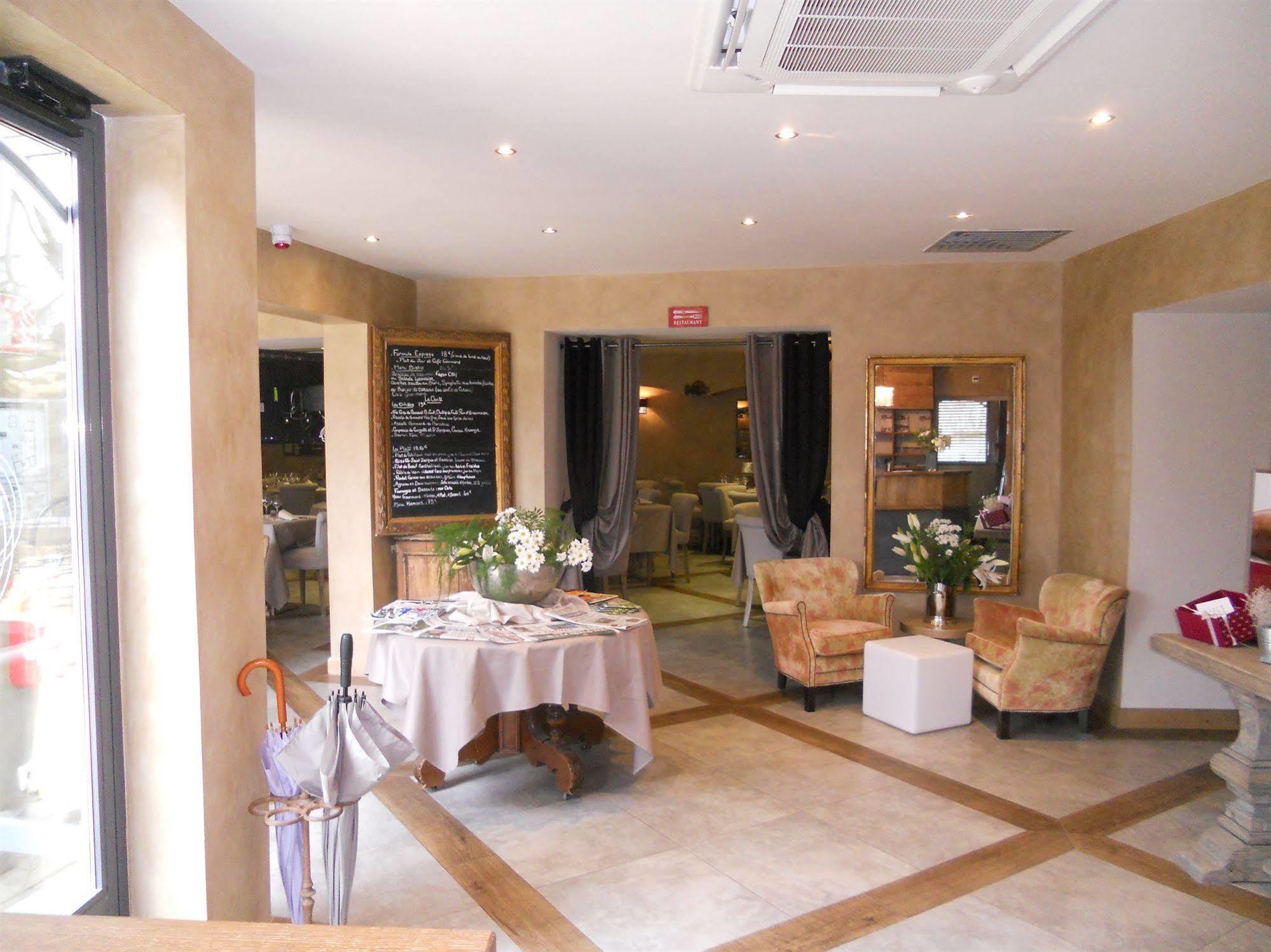 Charme & Business Hotel Lyon Limonest Bagian luar foto